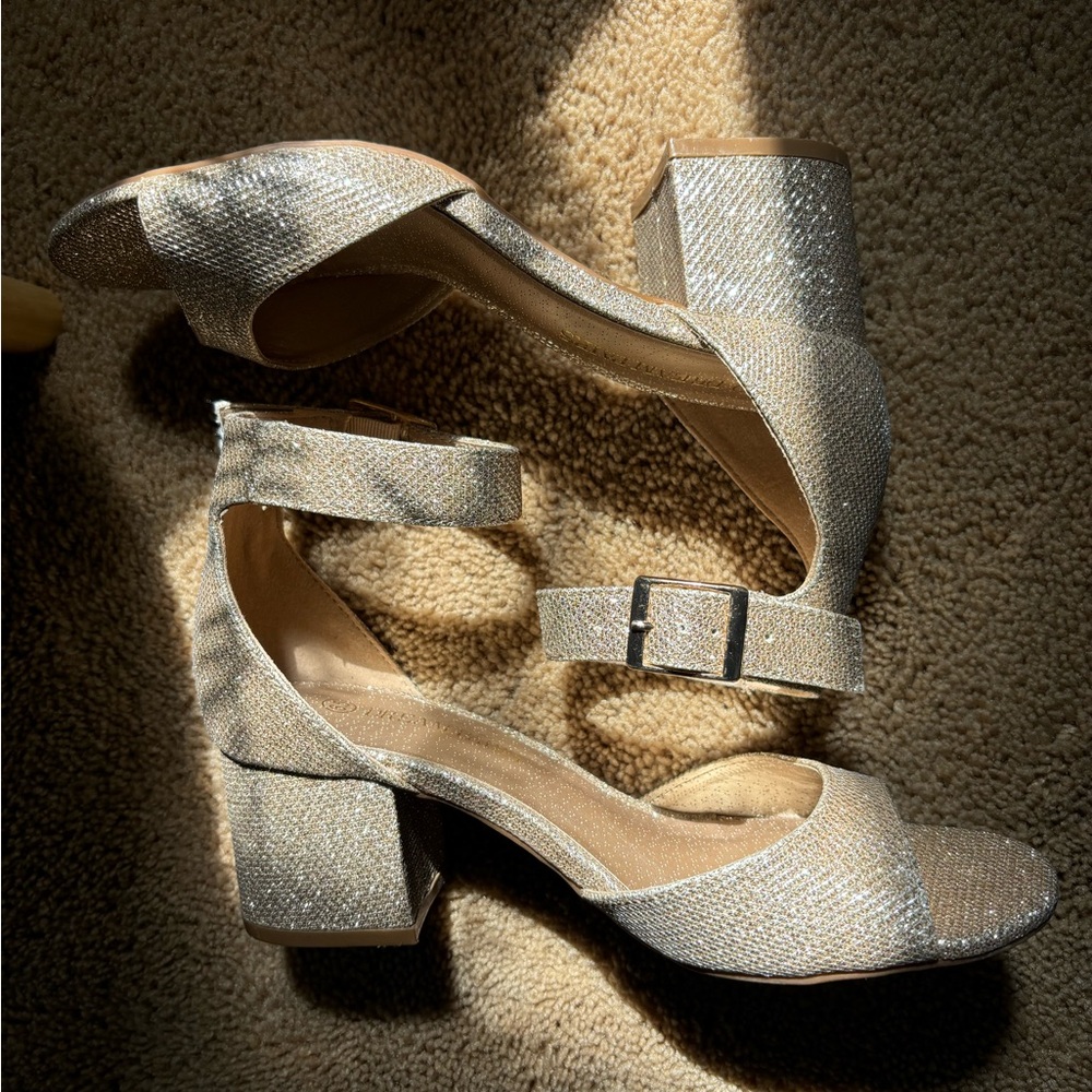 Dream Pairs Gold Glitter Sparkle Chunkle Low Heel Pump Ankle Strap Size 6.5